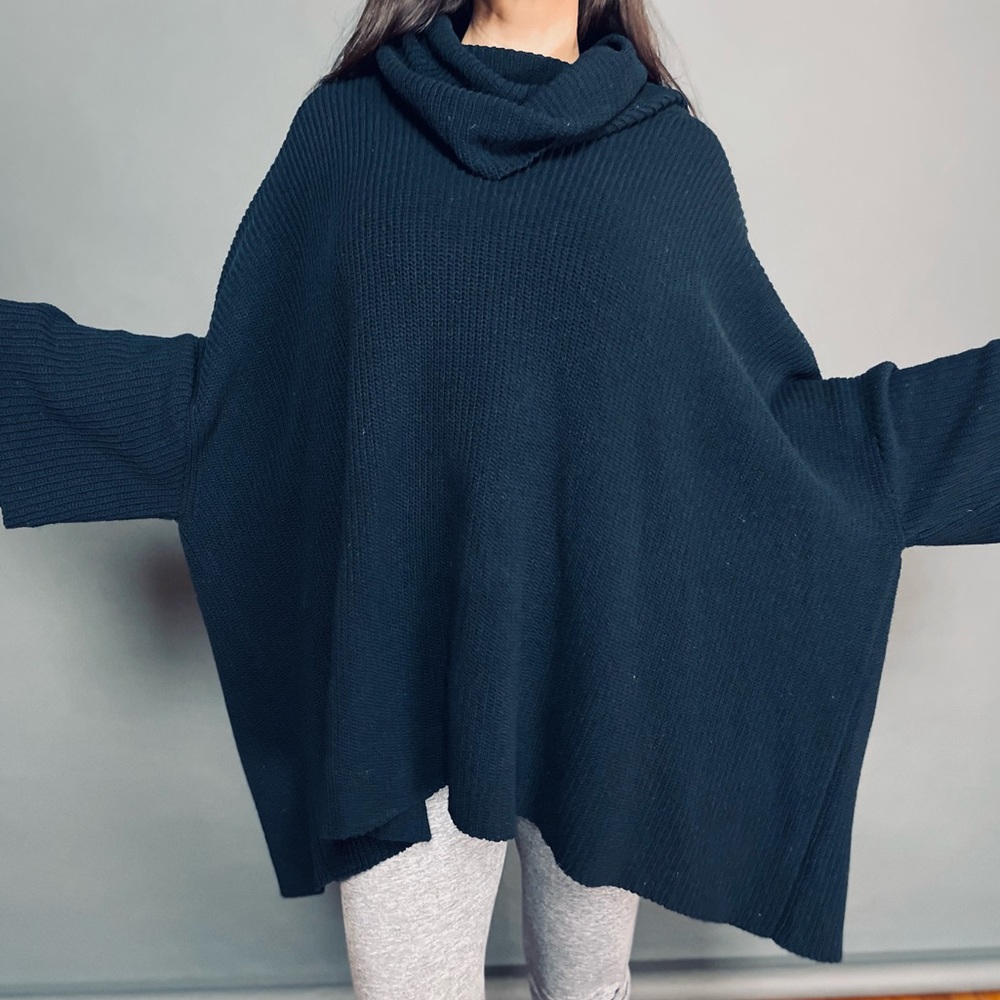 JOAH BROWN Oversized Black Sweater - Small